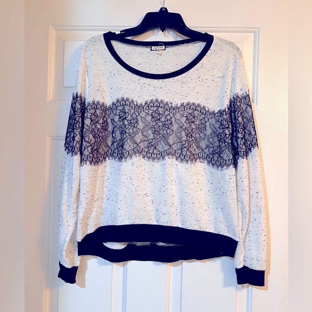 Ladies Eyeshadow Top in White with black splatter & lace Sz x-large